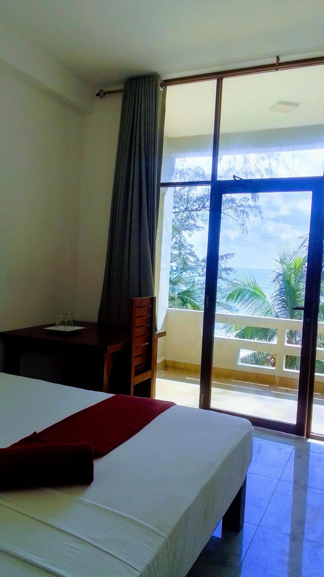 Salty Breeze Arugam Bay Hotel Exterior photo