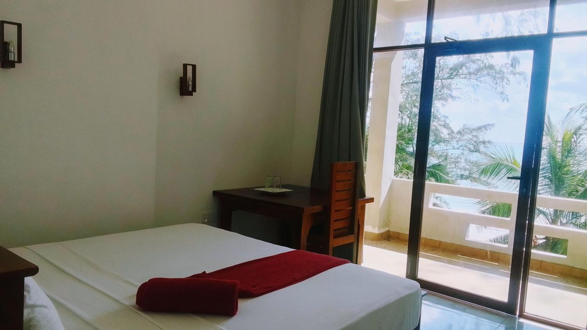 Salty Breeze Arugam Bay Hotel Exterior photo