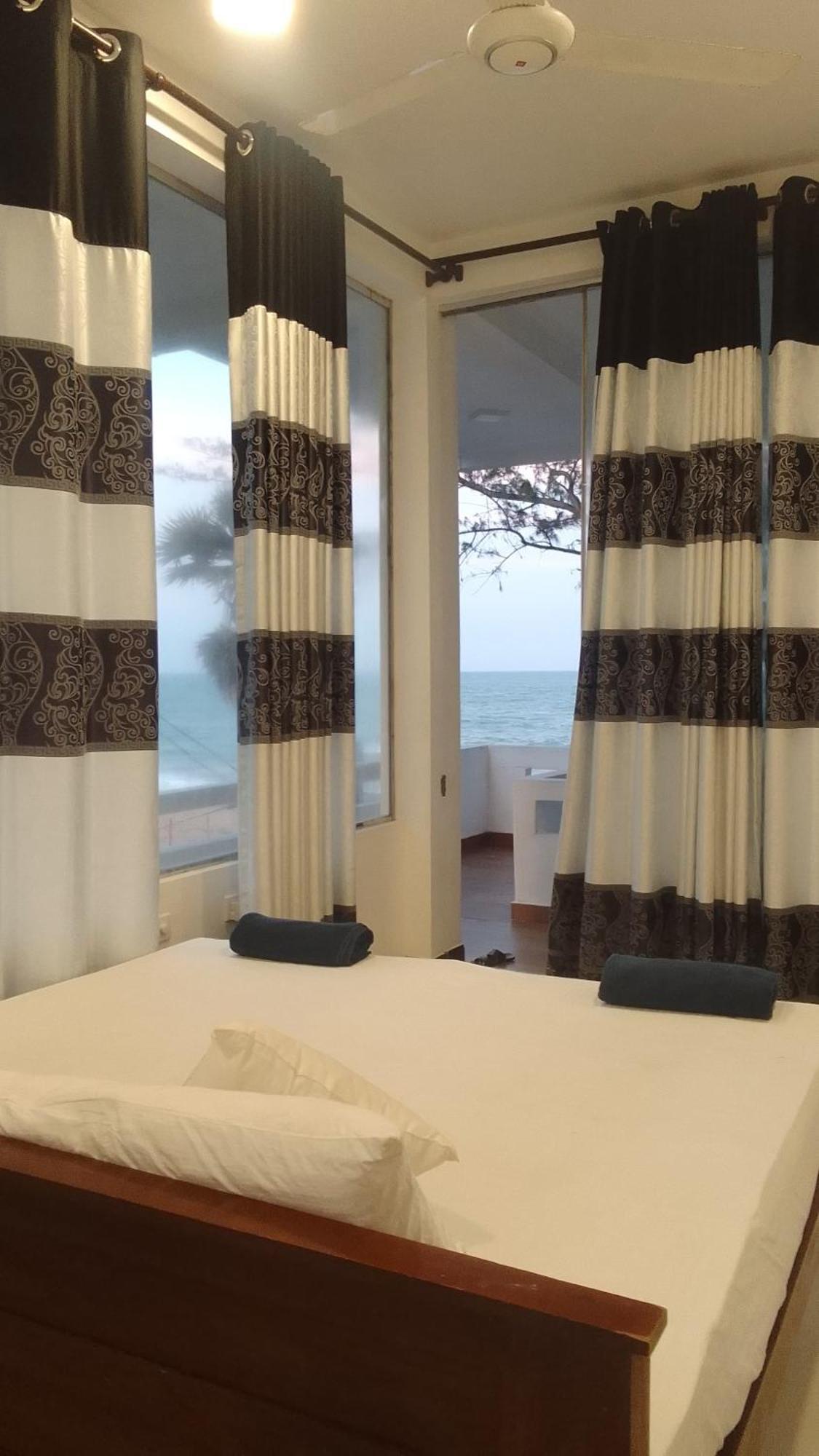 Salty Breeze Arugam Bay Hotel Exterior photo